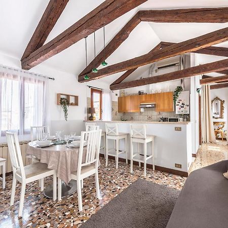 Colombina Like At Home 3 Bedrooms Fully Equipped Air Conditioned Venesia Bagian luar foto