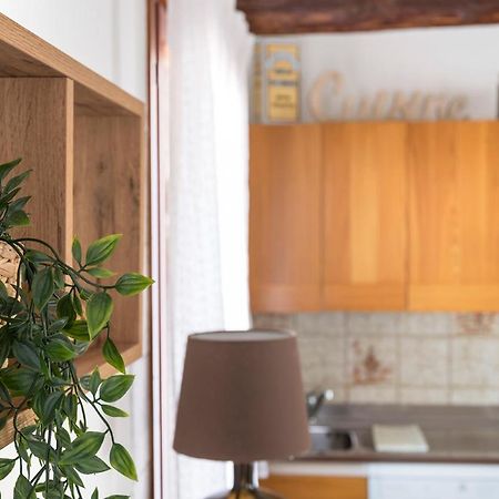 Colombina Like At Home 3 Bedrooms Fully Equipped Air Conditioned Venesia Bagian luar foto