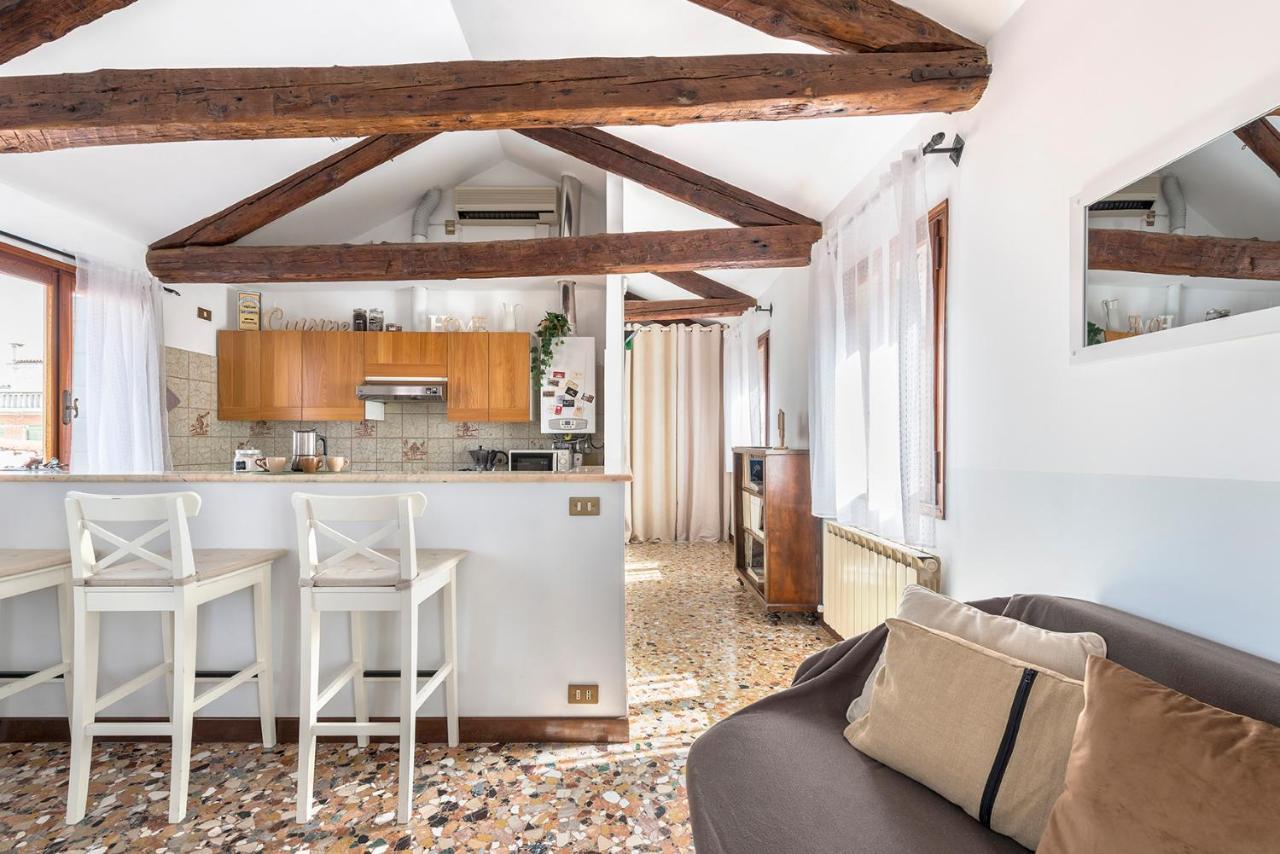 Colombina Like At Home 3 Bedrooms Fully Equipped Air Conditioned Venesia Bagian luar foto