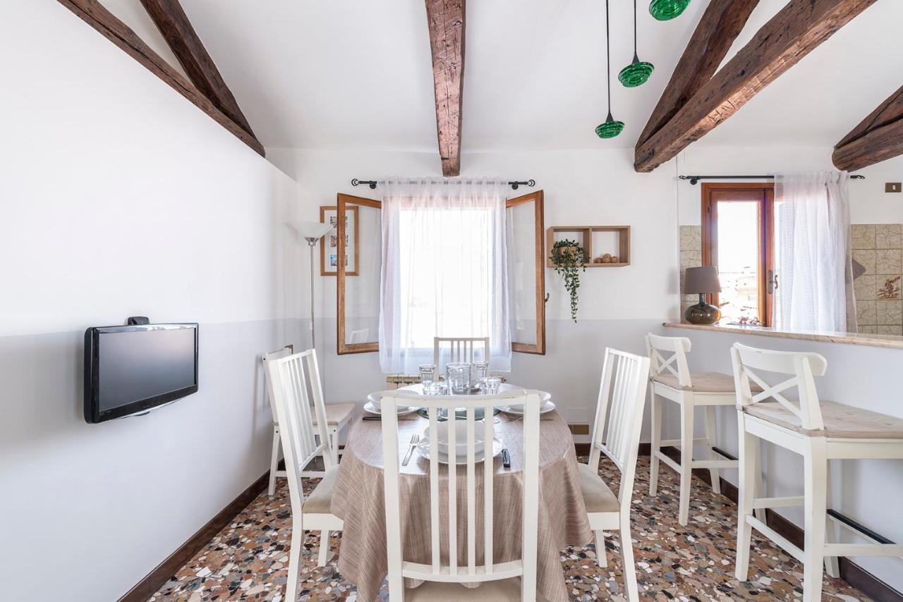 Colombina Like At Home 3 Bedrooms Fully Equipped Air Conditioned Venesia Bagian luar foto