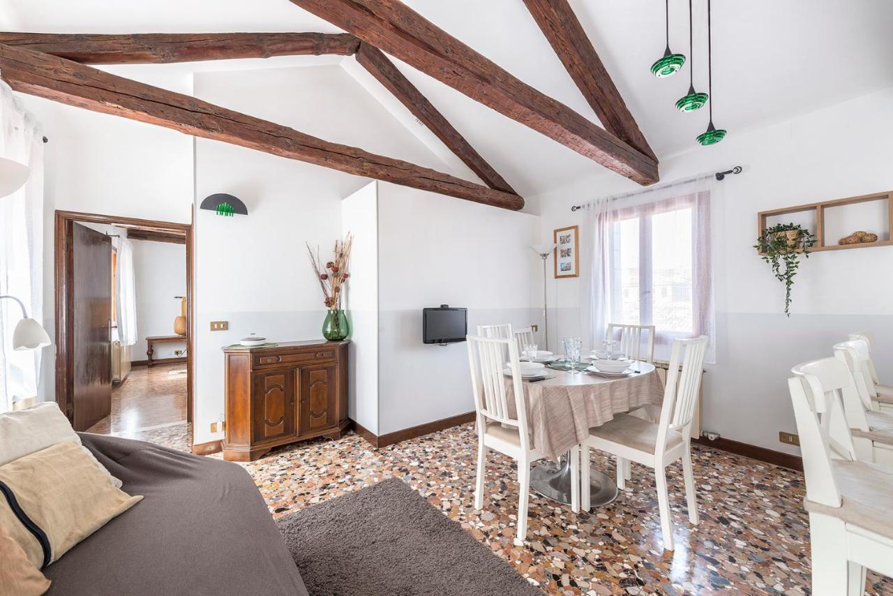 Colombina Like At Home 3 Bedrooms Fully Equipped Air Conditioned Venesia Bagian luar foto