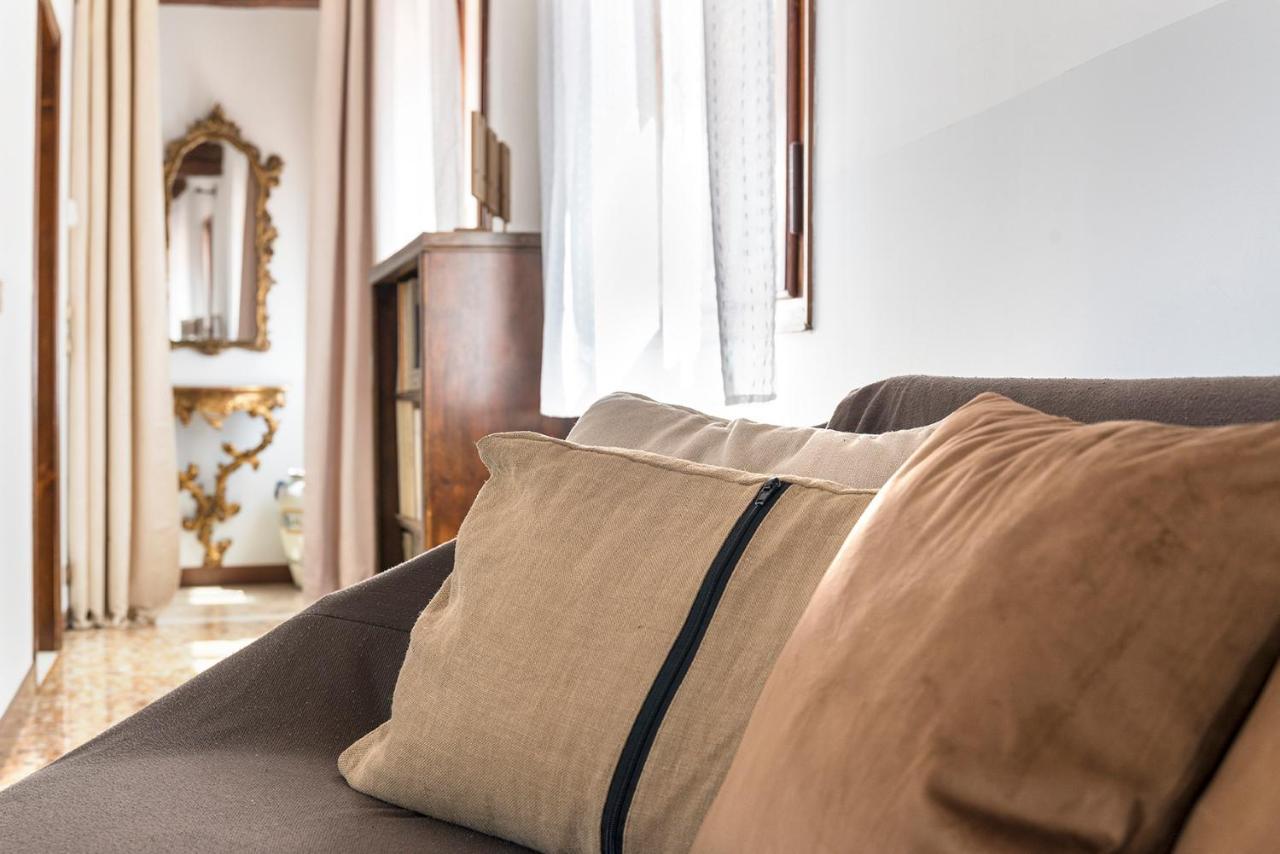 Colombina Like At Home 3 Bedrooms Fully Equipped Air Conditioned Venesia Bagian luar foto