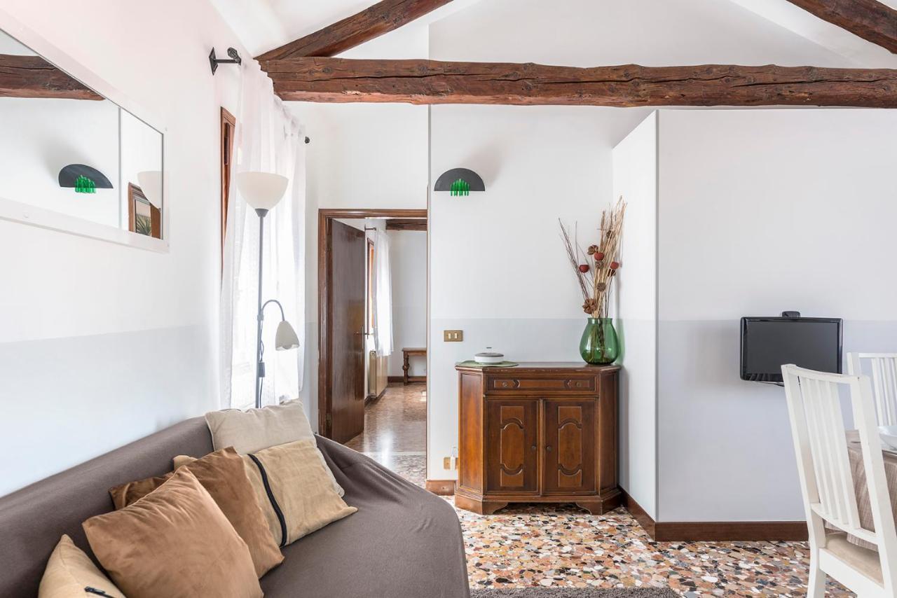 Colombina Like At Home 3 Bedrooms Fully Equipped Air Conditioned Venesia Bagian luar foto