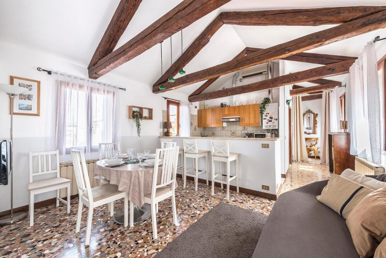Colombina Like At Home 3 Bedrooms Fully Equipped Air Conditioned Venesia Bagian luar foto