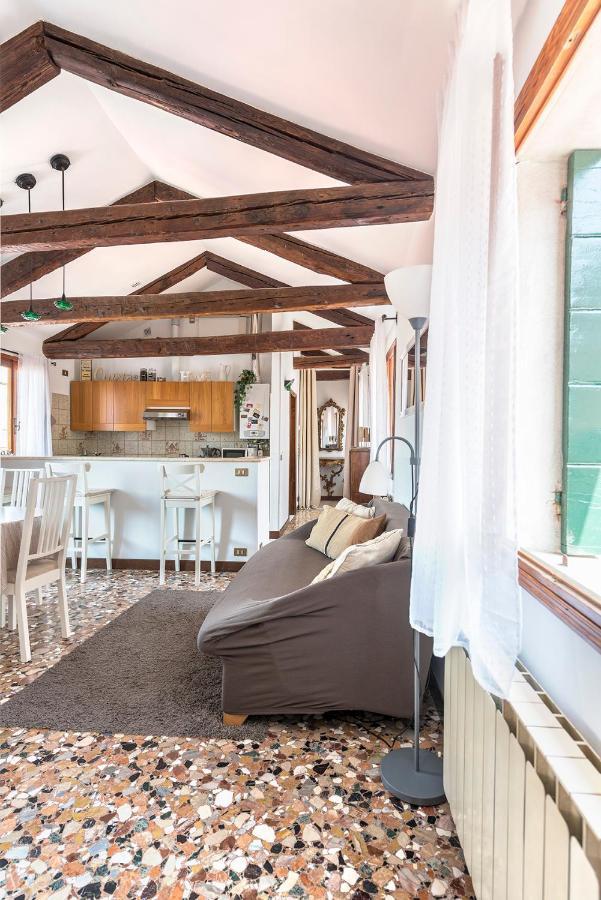 Colombina Like At Home 3 Bedrooms Fully Equipped Air Conditioned Venesia Bagian luar foto