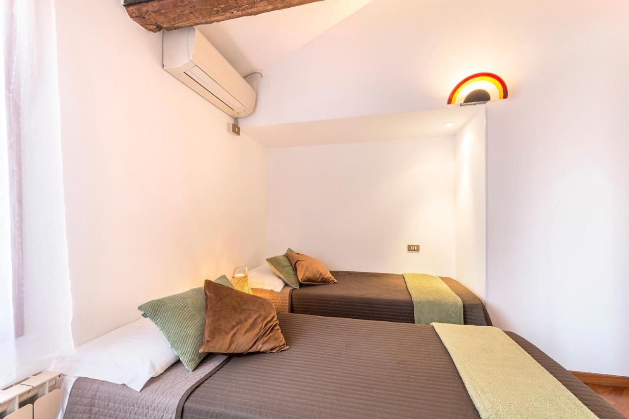 Colombina Like At Home 3 Bedrooms Fully Equipped Air Conditioned Venesia Bagian luar foto