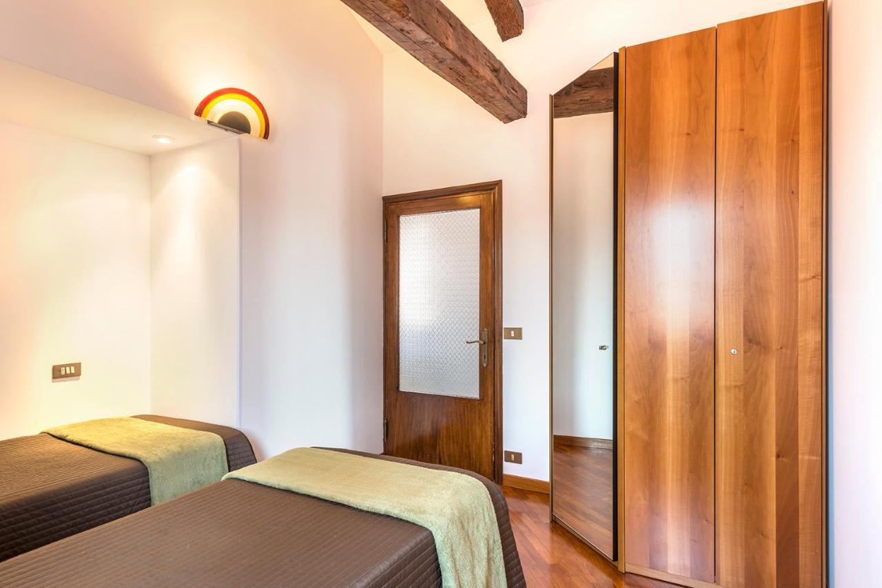 Colombina Like At Home 3 Bedrooms Fully Equipped Air Conditioned Venesia Bagian luar foto