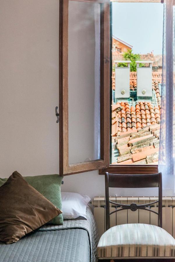 Colombina Like At Home 3 Bedrooms Fully Equipped Air Conditioned Venesia Bagian luar foto