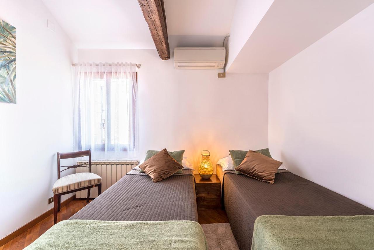 Colombina Like At Home 3 Bedrooms Fully Equipped Air Conditioned Venesia Bagian luar foto