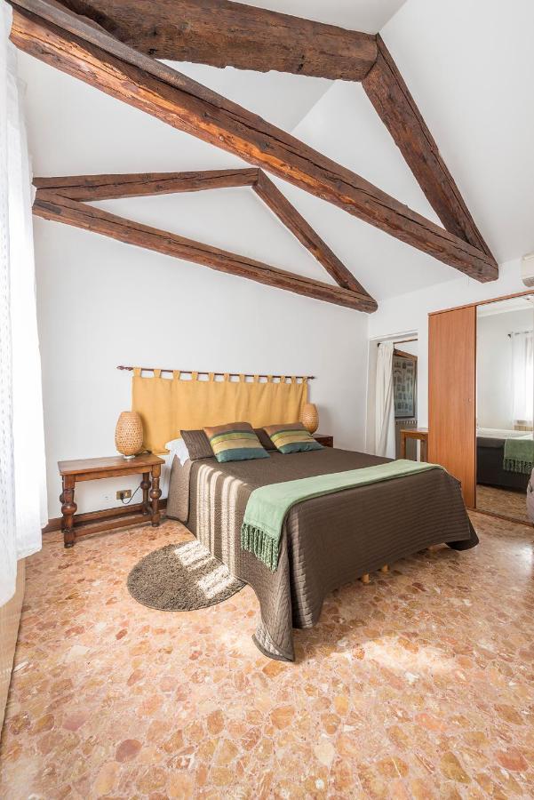 Colombina Like At Home 3 Bedrooms Fully Equipped Air Conditioned Venesia Bagian luar foto