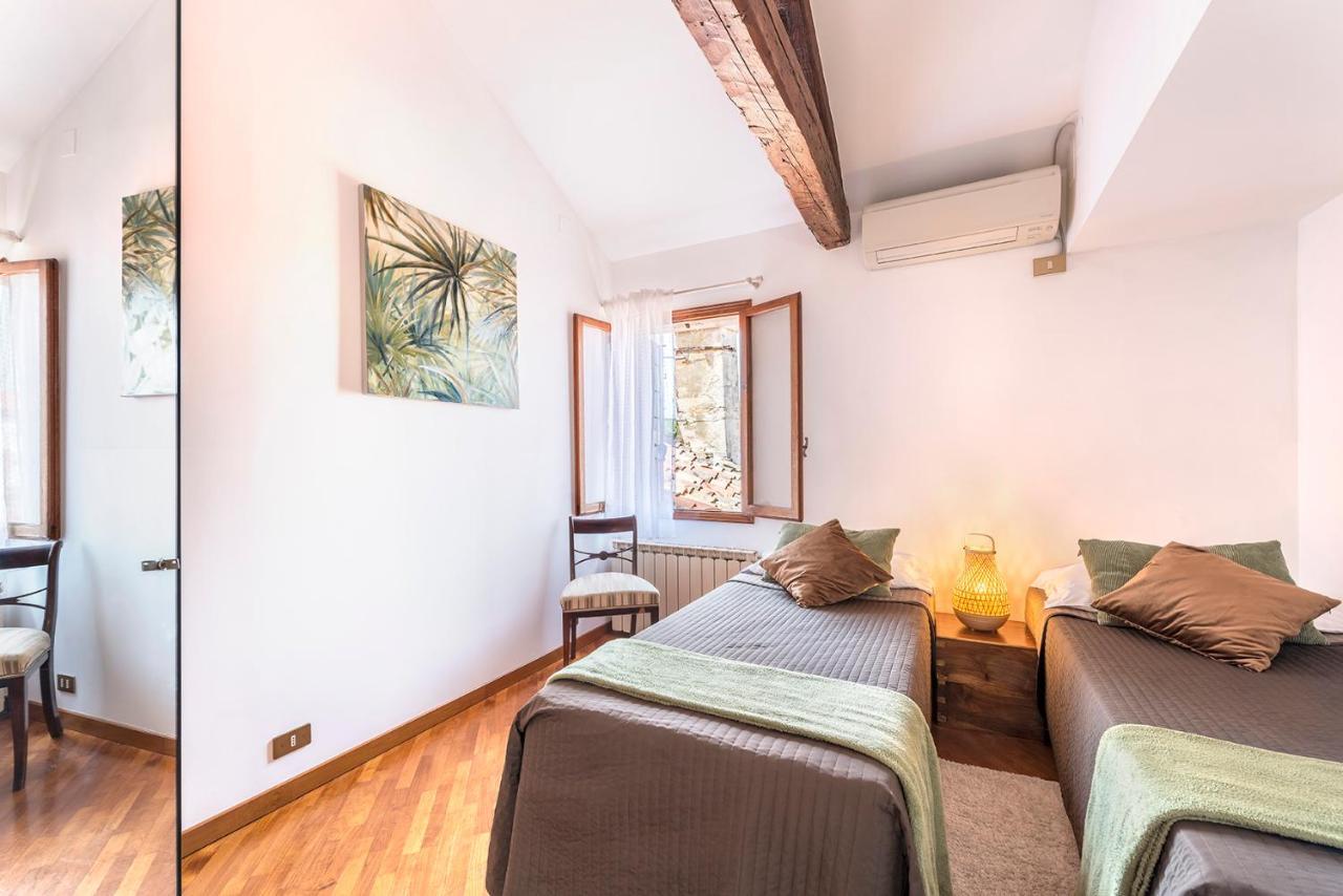 Colombina Like At Home 3 Bedrooms Fully Equipped Air Conditioned Venesia Bagian luar foto