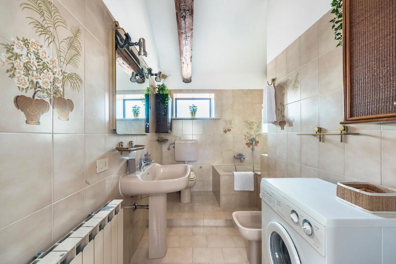 Colombina Like At Home 3 Bedrooms Fully Equipped Air Conditioned Venesia Bagian luar foto