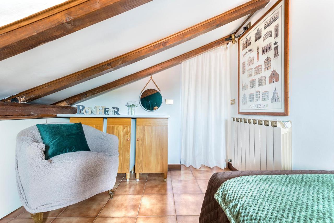 Colombina Like At Home 3 Bedrooms Fully Equipped Air Conditioned Venesia Bagian luar foto