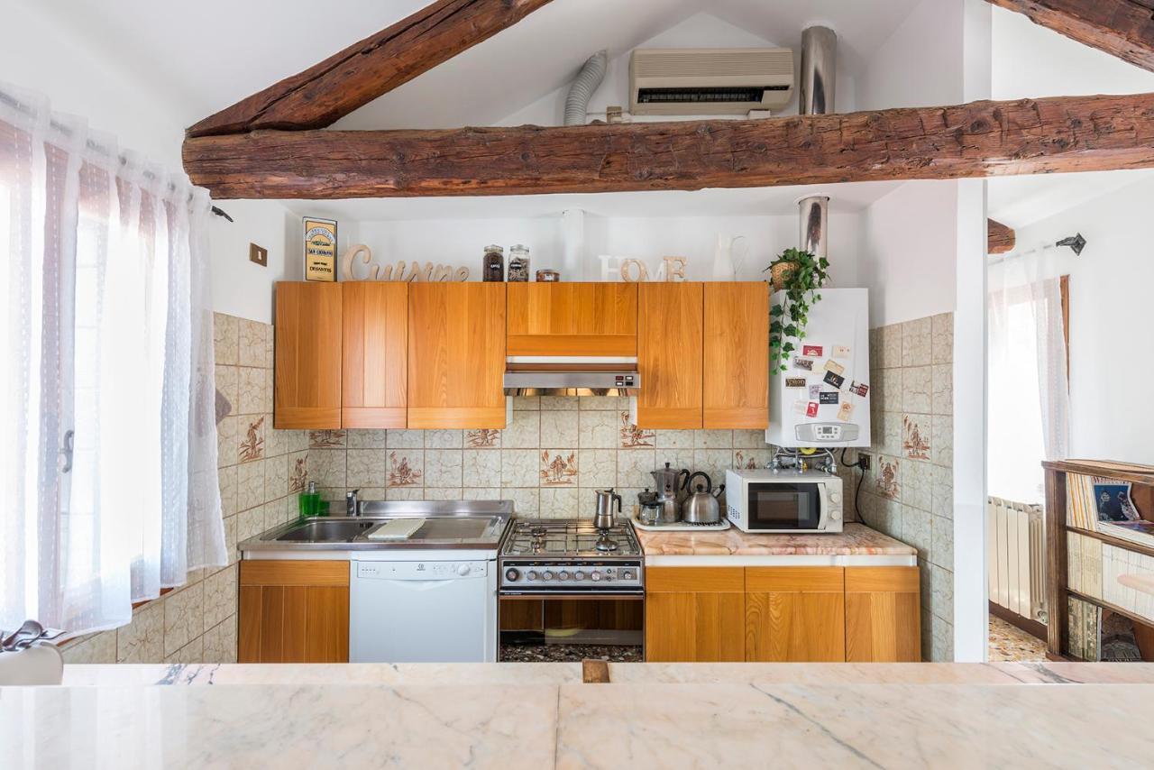 Colombina Like At Home 3 Bedrooms Fully Equipped Air Conditioned Venesia Bagian luar foto
