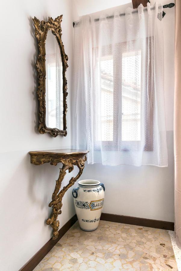 Colombina Like At Home 3 Bedrooms Fully Equipped Air Conditioned Venesia Bagian luar foto